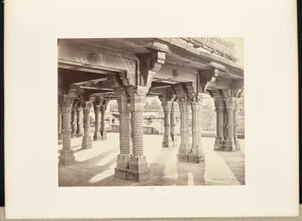 Futtypore Sikri; Pilares tallados en el Panch Mehal