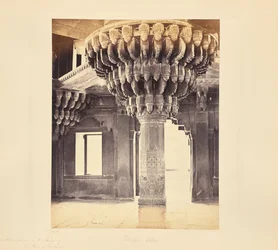 Fatehpur Sikri; notable pilar en el centro del Diwan-i-Khas, o sala de audiencias
