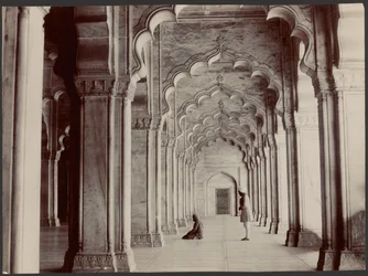 Interior de la Mezquita de la Perla, Agra