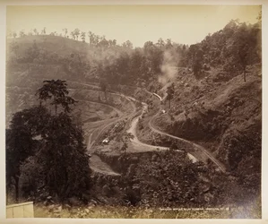 Estación de inversión debajo de Teendaria, Darjeeling,  de 