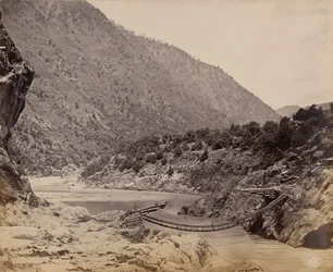 Puente de cuerda cerca de Kistwar