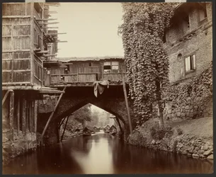 Srinagar; un puente sobre el canal Marqual
