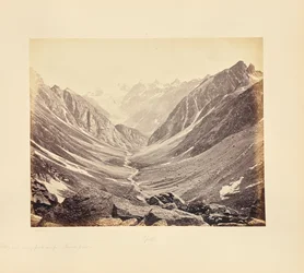 Valle y picos nevados, vistos desde el paso de Hampta, lado de Spiti