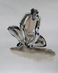 Figura agazapada y pensativa