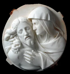 Piedad Escultura de mármol de Santo Varni (1807-1885) 1863-1870. Dim. 56x52x12 cm De la colección del Príncipe Odon di Savoia. Génova, Galleria d