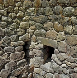 Cultura nurágica (nuraghi) sarda: ruinas de la ciudad nurágica del sitio megalítico de Su Nuraxi: la torre real. 1100-1050 a.C. Barumini, Cerdeña, Italia