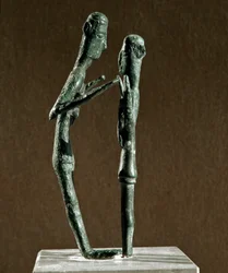 Cultura nurágica (nuraghi) sarda: grupo esculpido de luchadores de bronce. Siglo VIII-VII a.C. Cagliari, Museo Nazionale Archeologico, Cerdeña, Italia