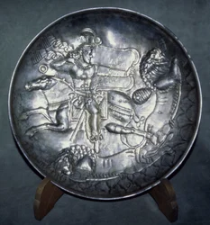 Plato que representa al Rey Ardashir II (r.379-86), de Sari, Mazandaran, c. 380 d.C.