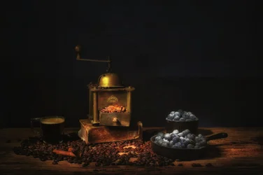 Molinillo de café y arándanos