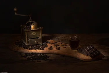 Café oscuro y chocolate