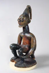 Estatua yoruba de un jefe sentado, Nigeria