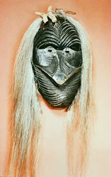 Máscara ceremonial Mohawk (madera y cabello)
