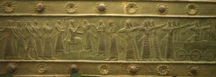 Puertas Balawat del antiguo Imperio Asirio (bajo relieve)