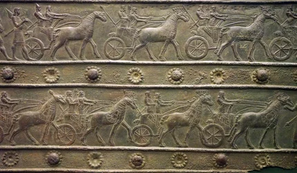 Puertas Balawat del antiguo Imperio Asirio (bajo relieve)