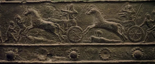 Puertas Balawat del antiguo Imperio Asirio (bajo relieve)