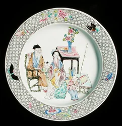 Un plato de cáscara de huevo famille rose, c.1730