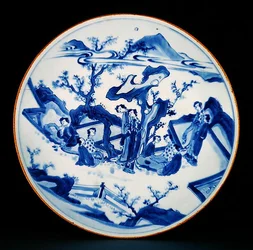Plato pintado en azul bajo vidriado con figuras de damas, período transicional, c.1640