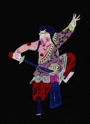 Personaje masculino practicando arte marcial con una espada. Recorte de papel pintado o "Jian Zhi", arte popular chino, Pekín.
