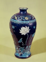 Jarrón Ming con decoración de tres colores
