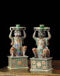 Par de candelabros de exportación famille verte, Kangxi