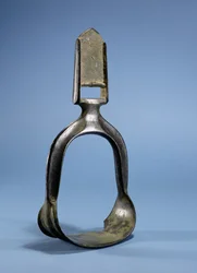 Estribo, del noroeste de China o Siberia, siglo VI o VII