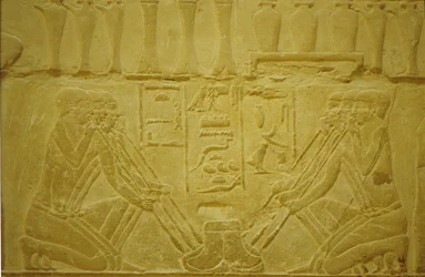 Antiguo Egipto, Talla mural, Joyeros fundiendo oro, Mastaba/Tumba Merereuka, Din 6º, Saqqara, Egipto (foto)