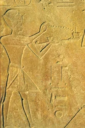 Antiguo Egipto, Escultura mural, Karnak/Luxor, Hatshepsut ofrece incienso