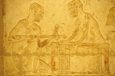 Antiguo Egipto, Pintura mural, Tumba de Petosiris, Tuna el Gebel, 300 a.C., Carpinteros trabajando (foto)