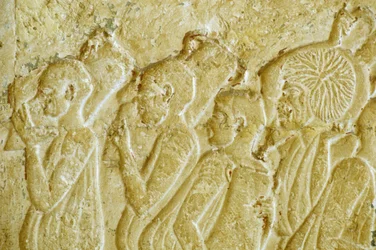 Antiguo Egipto, Grabado mural/pintura, Tumba de Petosiris, Tuna el Gebel, 300 a.C., Hombres portando tinajas de vino (foto)