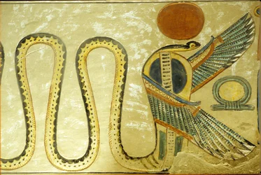 Antiguo Egipto, Pintura mural, Tumba de Amón hir Khopshef, Uraeus y serpientes aladas custodian la entrada de la cámara funeraria, dinastía XX, Valle de las Reinas (foto)