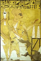 Antiguo Egipto, Pintura mural Tumba de Inherkhau, Tebas, Tumba de los Nobles, dinastía XX, Un sacerdote vierte libaciones para Inherkhau (foto)