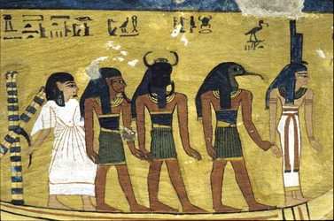 Antiguo Egipto, Pintura mural Tumba de Inherkhau, Tebas, Tumba de los Nobles, dinastía XX, Inherkhau en la barca solar con Isis, Thot y Khephri (foto)