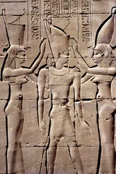 Antiguo Egipto, Pintura mural, Un rey recibe la doble corona de Isis y Neftis, Templo de Horus, Edfu (foto)