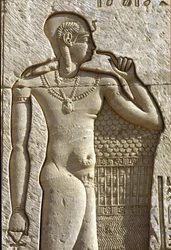 Antiguo Egipto, Pintura mural, Ihy, hijo de Amón y Mut, Templo de Hathor, Dendera (foto)