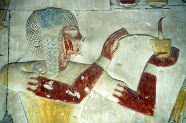 Antiguo Egipto, Pintura mural/talla, Ramsés II ofreciendo incienso a su padre deificado Seti I, Templo de Seti I, Abidos (foto)