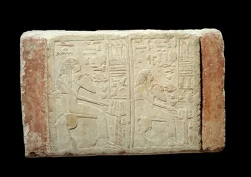 Antigüedad egipcia: estela funeraria en piedra caliza de las damas Waten y Ousernebnet. Período de Thinis (ca. 3100-2700 a.C.) 2ª dinastía de Menfis. París, Museo del Louvre