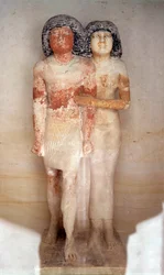 Antigüedad egipcia: estatua de Raherka, jefe de los escribas, y su esposa Meresankh. Estatua de piedra caliza pintada. Dinastía V, antiguo imperio (alrededor de 2700-2200 a.C.). Dim. 0,52x0,21 m. Museo del Louvre