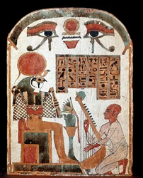 Antigüedad egipcia: estela del arpista Jedkhonsuiufankh en adoración ante la divinidad Horus. Período intermedio. 1069-664 a.C. París, Museo del Louvre