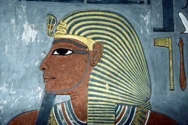 Luxor, Tebas: Valle de los Reyes. Tumba de Horemheb, faraón egipcio de la XIX Dinastía.
