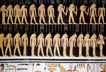 Luxor, Tebas: Valle de los Reyes, dibujo de dios y diosa en la pared interior de un templo.