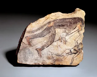 Figura de ostracón: mono tocando doble flauta (aulos) para hacer bailar a un hombre. Del sitio de Deir el-Medineh (caliza, ca. 1295-1186)