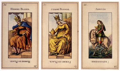 Antiguas cartas de juego que representan al rey “hombre rubio”, la reina “mujer rubia” y la llegada “friponnerie”. Musée de la Carte à Joulier, Issy-les-Moulineaux.