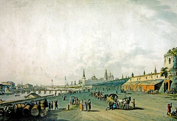 Moscú, vista del Kremlin y el muelle del Moskva