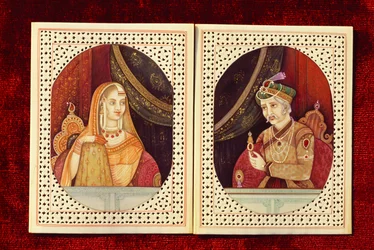 Pintura en marfil del emperador mogol Akbar y Jodhabai