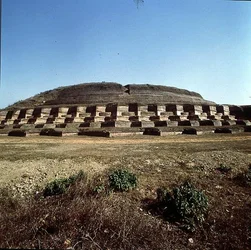 Vista del Stupa de Nandangarh, se cree que contiene las cenizas de Buda