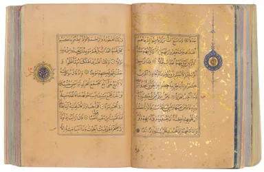 Un Corán Timúrida o Aqquyunlu, Irán (oro, tinta y pigmentos de colores sobre papel chino)