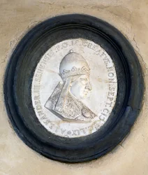 Medallón en bajorrelieve del Papa Alejandro III