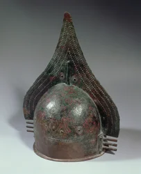 Casco de bronce, período villanoviano, segunda mitad del siglo VIII a.C.