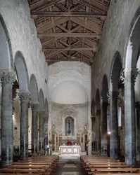 Vista interior de la iglesia de los apóstoles