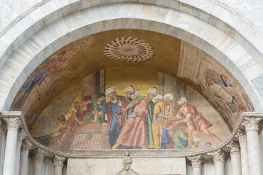 Mosaico sobre la entrada de la Basílica de San Marcos, plaza de San Marcos, Venecia, Italia (mosaico)